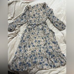 Moon River Blue and Cream Floral Long Sleeve Dress size medium